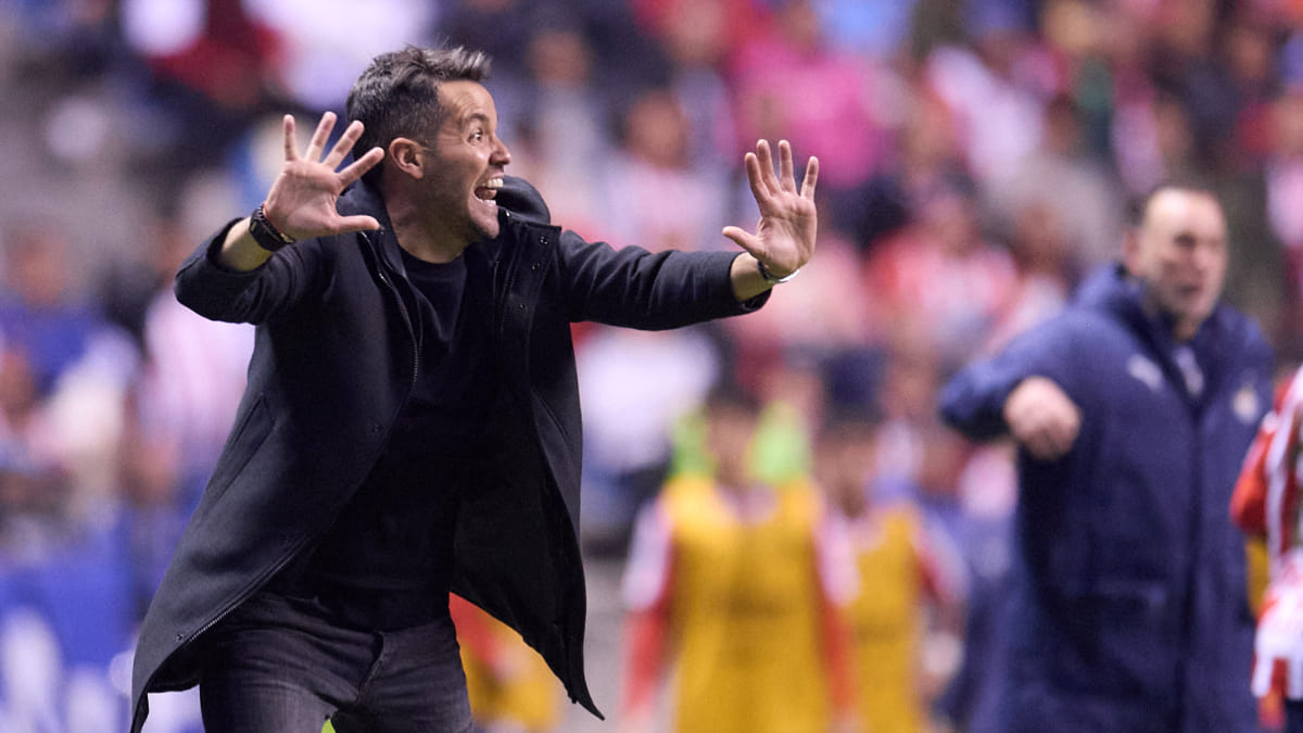 Ex-técnico do Cruzeiro não resiste a 9 jogos de seca e cai com vaga no mata-mata