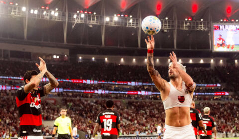 Flamengo: Arrascaeta faz gol e homenageia Oscar Schmidt no Maracanã