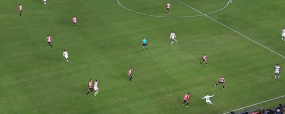 Flamengo faz grande jogada, e Luiz Araújo marca contra o Estudiantes; assista