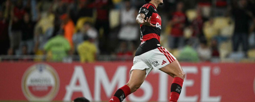 Flamengo goleia Independiente Medellín e segue como líder na Libertadores