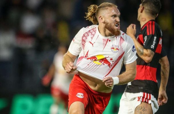 Flamengo joga mal, tem jogador expulso e leva 3 do Bragantino