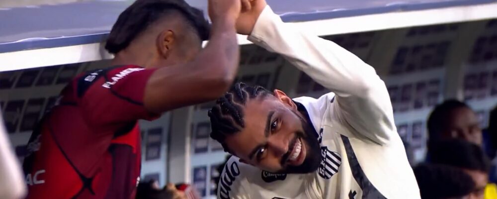 Gabigol e Bruno Henrique repetem gesto histórico, e torcedores do Flamengo reagem: ‘Apaga pelo amor de Deus’