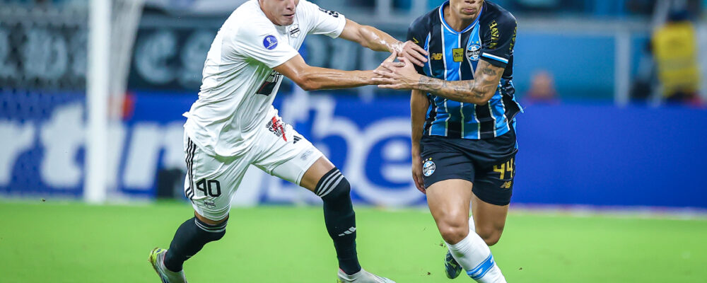 Grêmio vence Deportivo Riestra pela Sul-Americana e quebra jejum