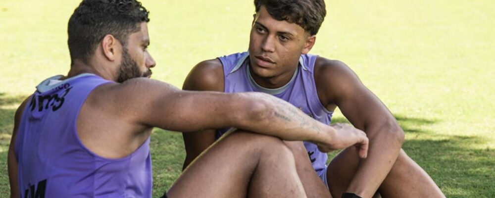 Hulk se emociona com 1º treino junto do filho no Atlético