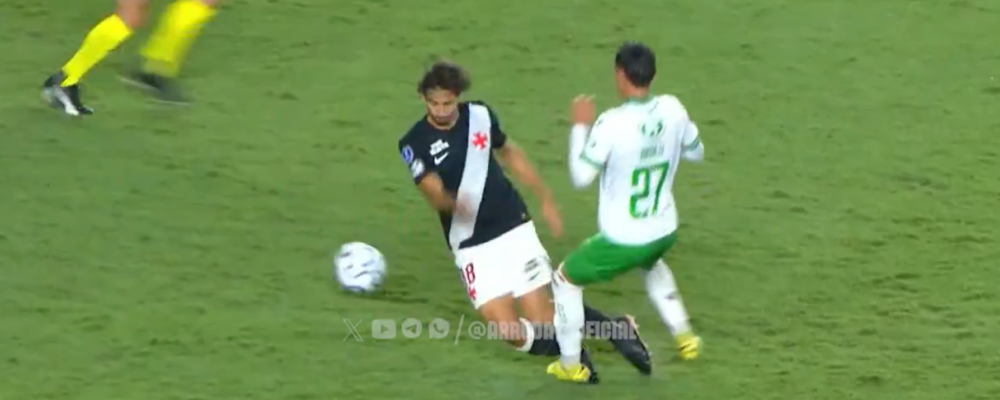 Jogador do Vasco é expulso após levar ‘pisão’ e torcedores protestam: ‘Sofreu a falta’