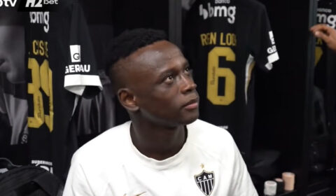 Jogadores do Atlético brincam com Cissé: ‘Dormiu na minha cama’