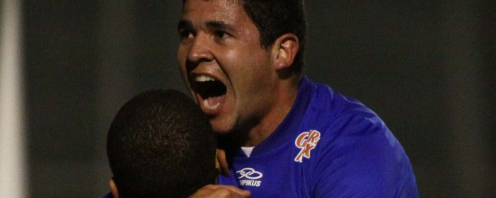 Lateral revelado pelo Cruzeiro encerra a carreira aos 36 anos