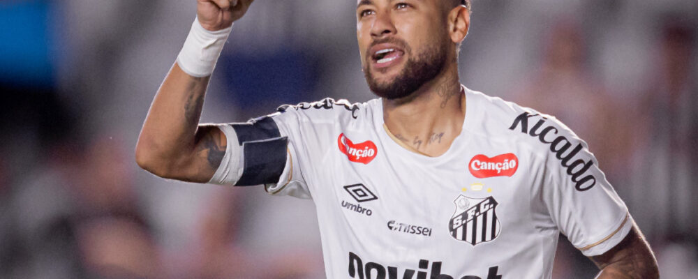 Leitura labial revela bate-boca de Neymar com torcedor do Santos: ‘Tá gordinho, c******’