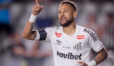 Leitura labial revela bate-boca de Neymar com torcedor do Santos: ‘Tá gordinho, c******’