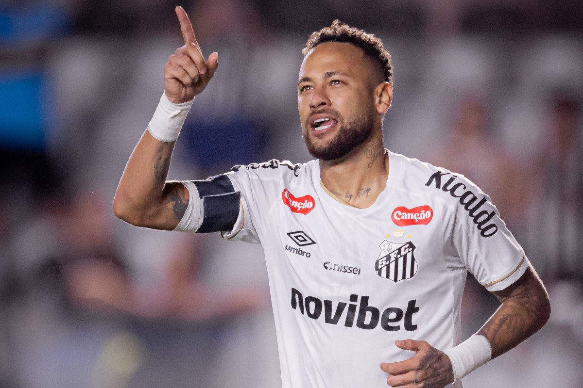 Leitura labial revela bate-boca de Neymar com torcedor do Santos: ‘Tá gordinho, c******’