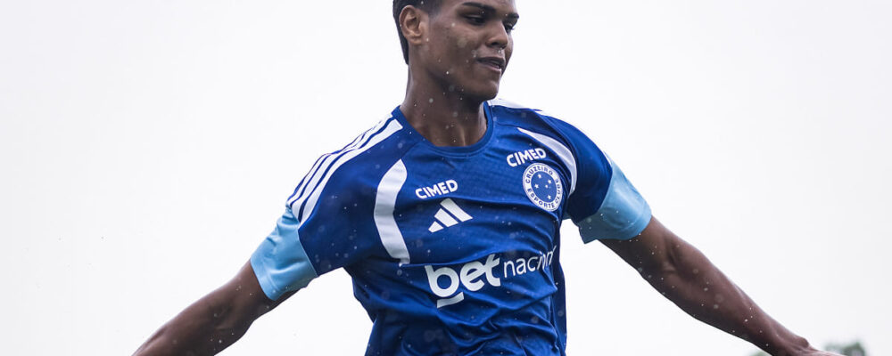 Lesão de defensor abre espaço para jovem da base do Cruzeiro