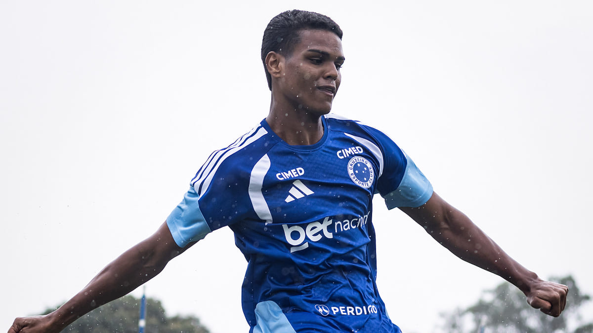 Lesão de defensor abre espaço para jovem da base do Cruzeiro