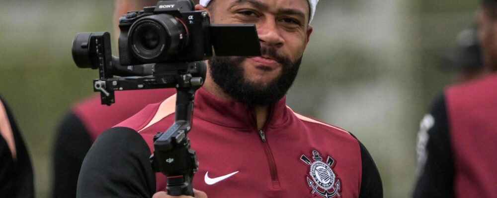 Memphis desabafa e diz que ‘insistiu’ para jogar Corinthians x Palmeiras