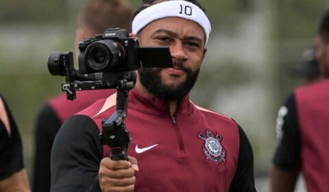 Memphis desabafa e diz que ‘insistiu’ para jogar Corinthians x Palmeiras