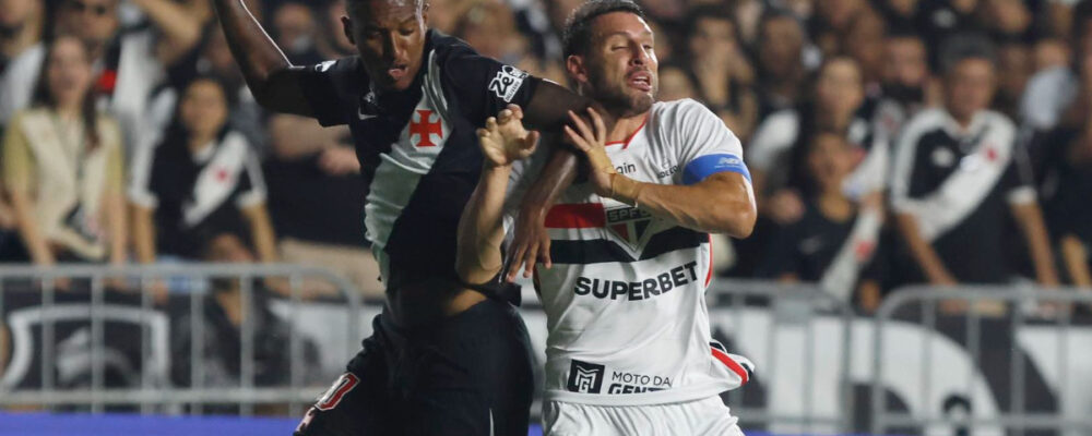 Narrador viraliza com flagra na torcida em Vasco x São Paulo: ‘Faz isso não!’