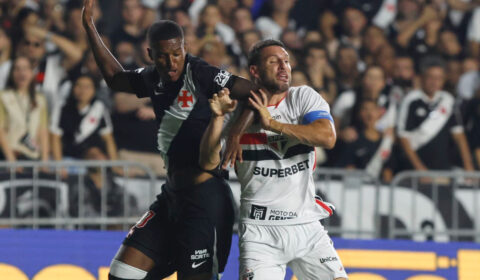 Narrador viraliza com flagra na torcida em Vasco x São Paulo: ‘Faz isso não!’