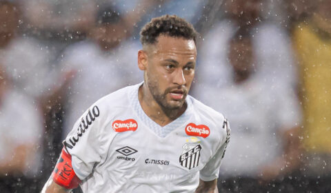 Neymar pode ser punido por citar ‘chico’ em crítica a árbitro, diz especialista