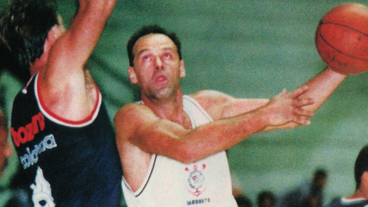 Oscar Schmidt quis ser jogador de futebol e ‘virou a casaca’ entre arquirrivais