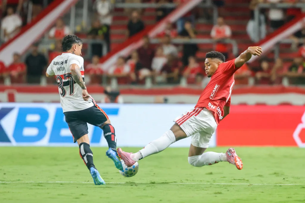 São Paulo empata com Inter fora de casa e pode perder vice-liderança