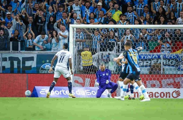 Sob vaias, Grêmio empata em casa com o Remo pelo Brasileiro