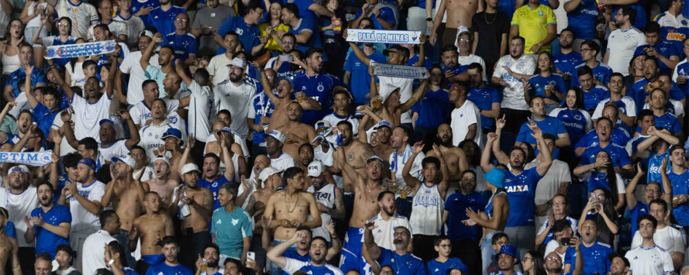 Torcida do Cruzeiro esgota metade da carga de ingressos para jogo contra o Boca