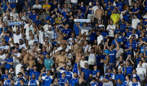 Torcida do Cruzeiro esgota metade da carga de ingressos para jogo contra o Boca