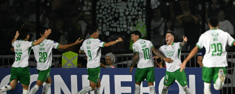 Vasco sofre com expulsões e leva virada do Audax Italiano pela Sul-Americana