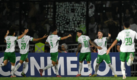 Vasco sofre com expulsões e leva virada do Audax Italiano pela Sul-Americana