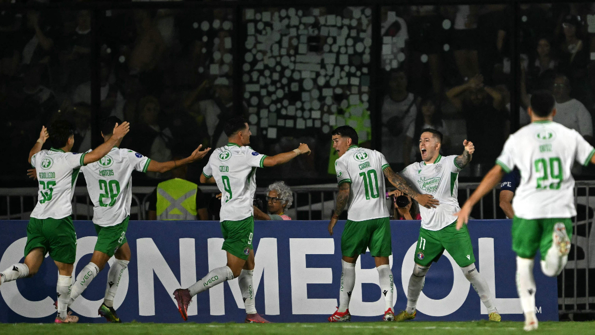 Vasco sofre com expulsões e leva virada do Audax Italiano pela Sul-Americana