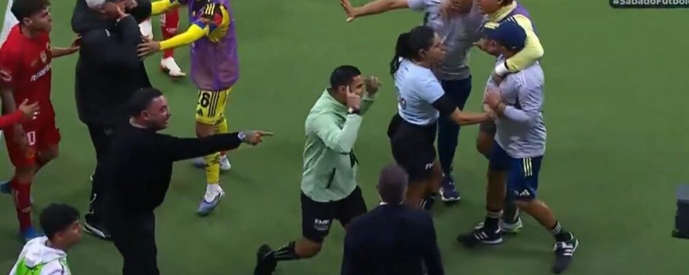 Vídeo: campeão pelo Atlético faz gesto obsceno em jogo no México