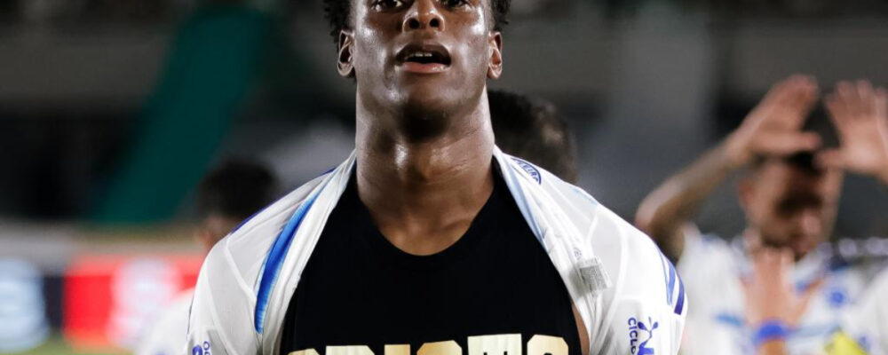 Zagueiro do Cruzeiro explica golaço: ‘Minha característica’