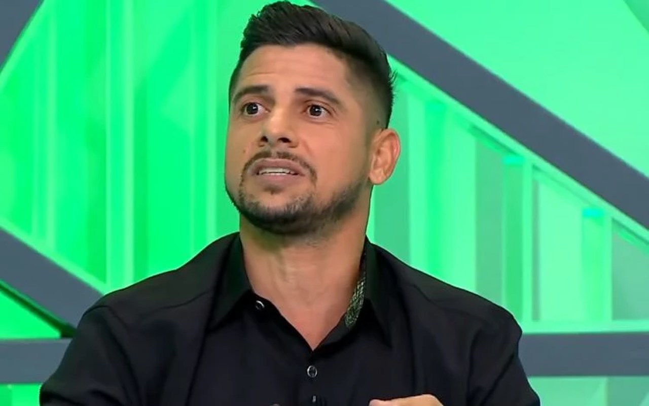 ‘Amadorismo’: Cicinho dispara contra diretoria do Atlético