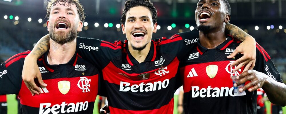 ‘Obrigado, Flamengo’: comentarista sai em defesa de repórter da Globo que cometeu ato falho em transmissão