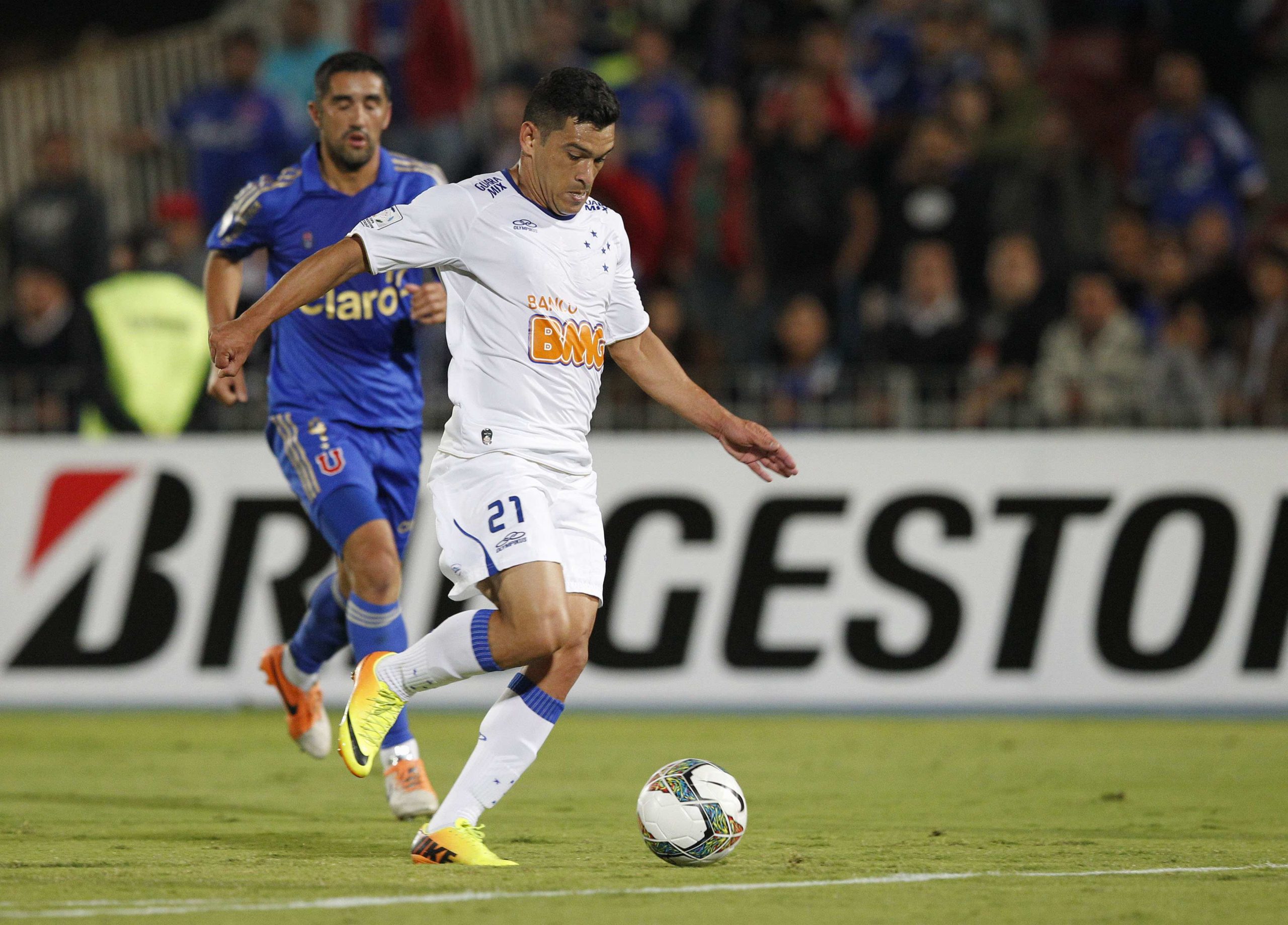 Samudio fez um dos gols do Cruzeiro no Chile, em 2014 - (foto: REUTERS/Eliseo Fernandez )