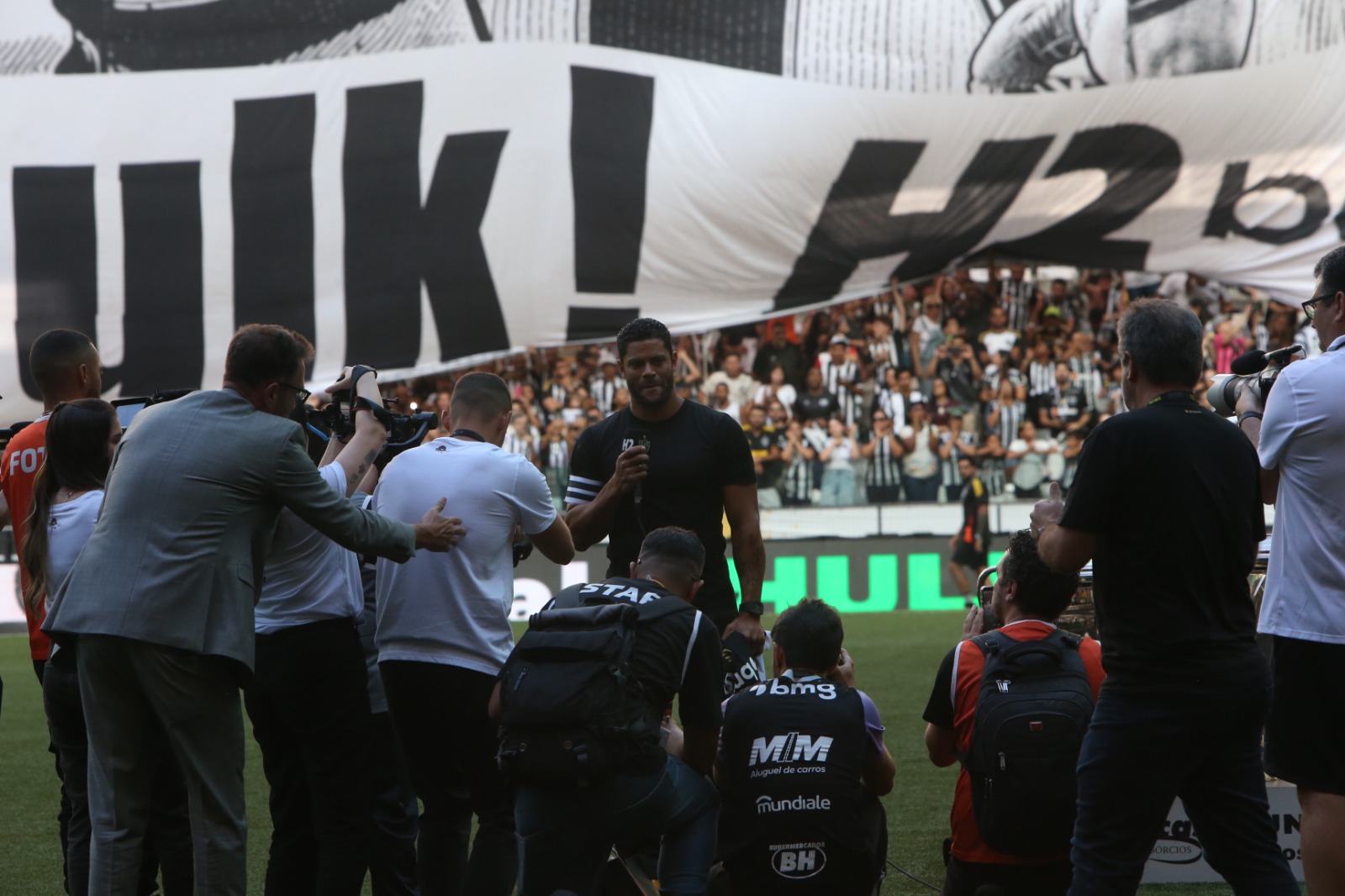 Imagem das homenagens feitas pelo Atlético e pela torcida a Hulk - (foto: Edesio Ferreira/EM/D.A Press) Imagem das homenagens feitas pelo Atlético e pela torcida a Hulk - (foto: Edesio Ferreira/EM/D.A Press)