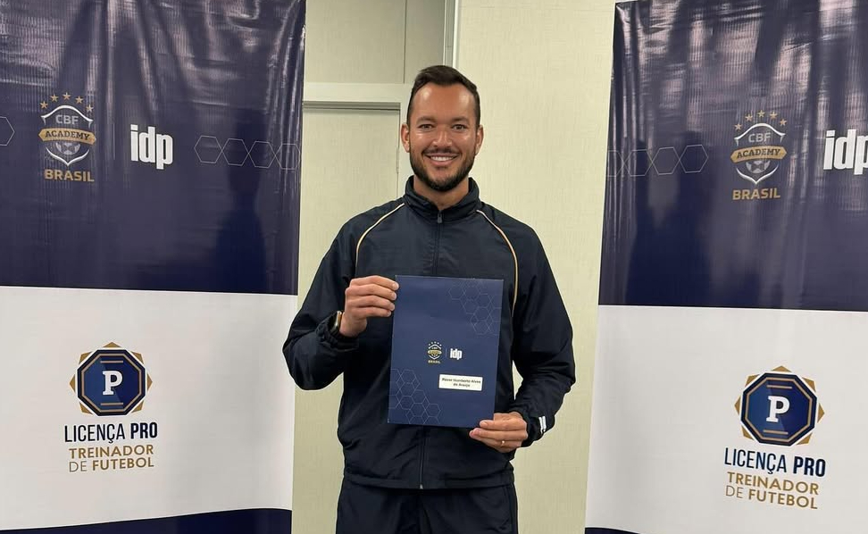 Réver, ex-zagueiro e ídolo do Atlético, concluiu Licença PRO da CBF - (foto: Reprodução/Instagram/Réver)