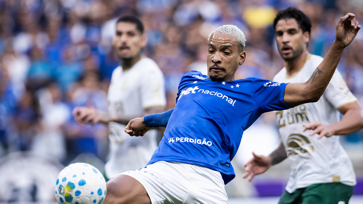 Matheus Pereira, meia do Cruzeiro, na partida contra a Chapecoense - (foto: Gustavo Aleixo/Cruzeiro)