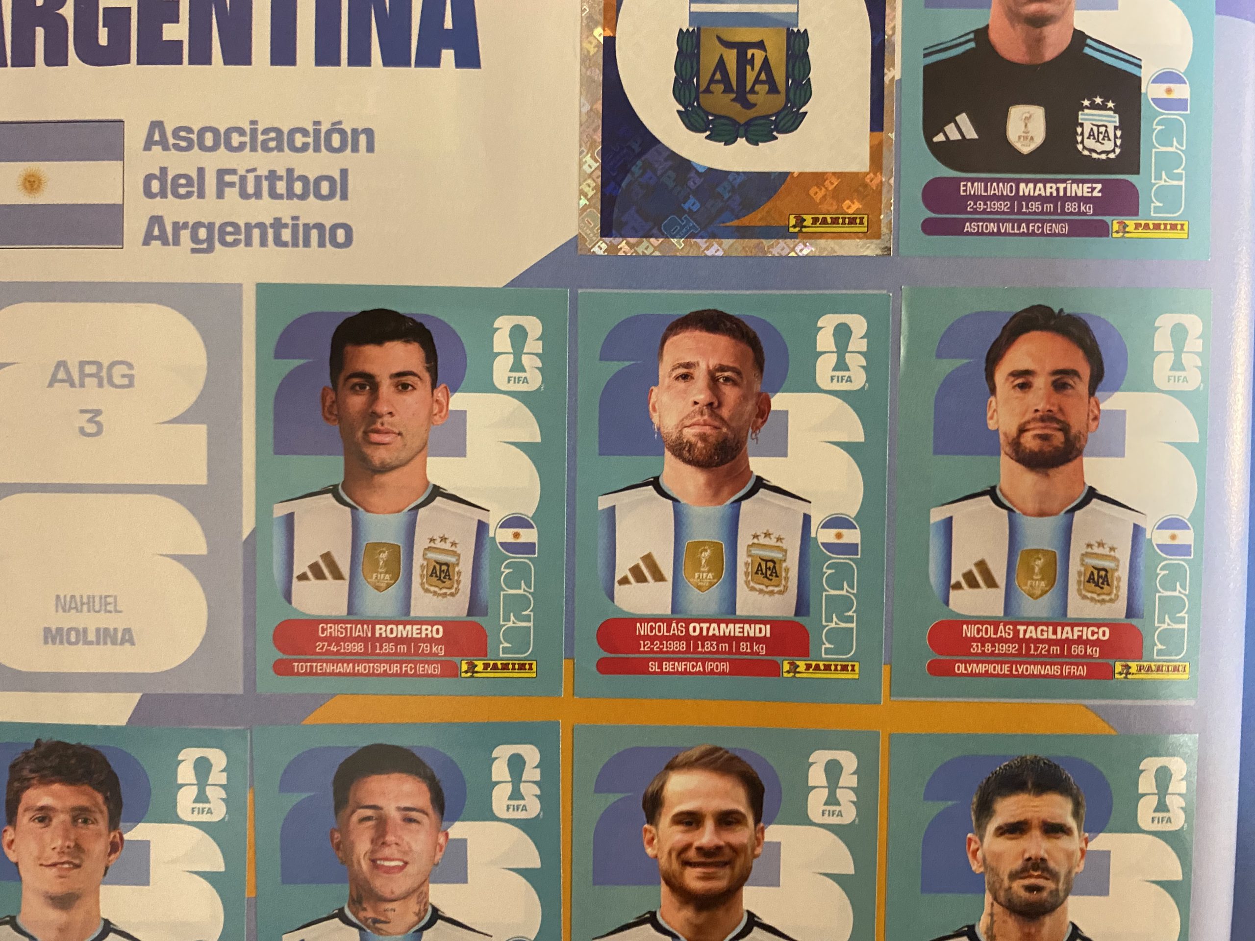 Nicolás Otamendi na página da Argentina do álbum de figurinhas da Copa do Mundo - (foto: Rafael Cyrne/No Ataque)