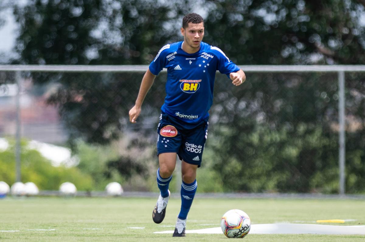 Matheus Pereira, o lateral, em treino pelo Cruzeiro na temporada 2021 - (foto: Bruno Haddad/Cruzeiro)