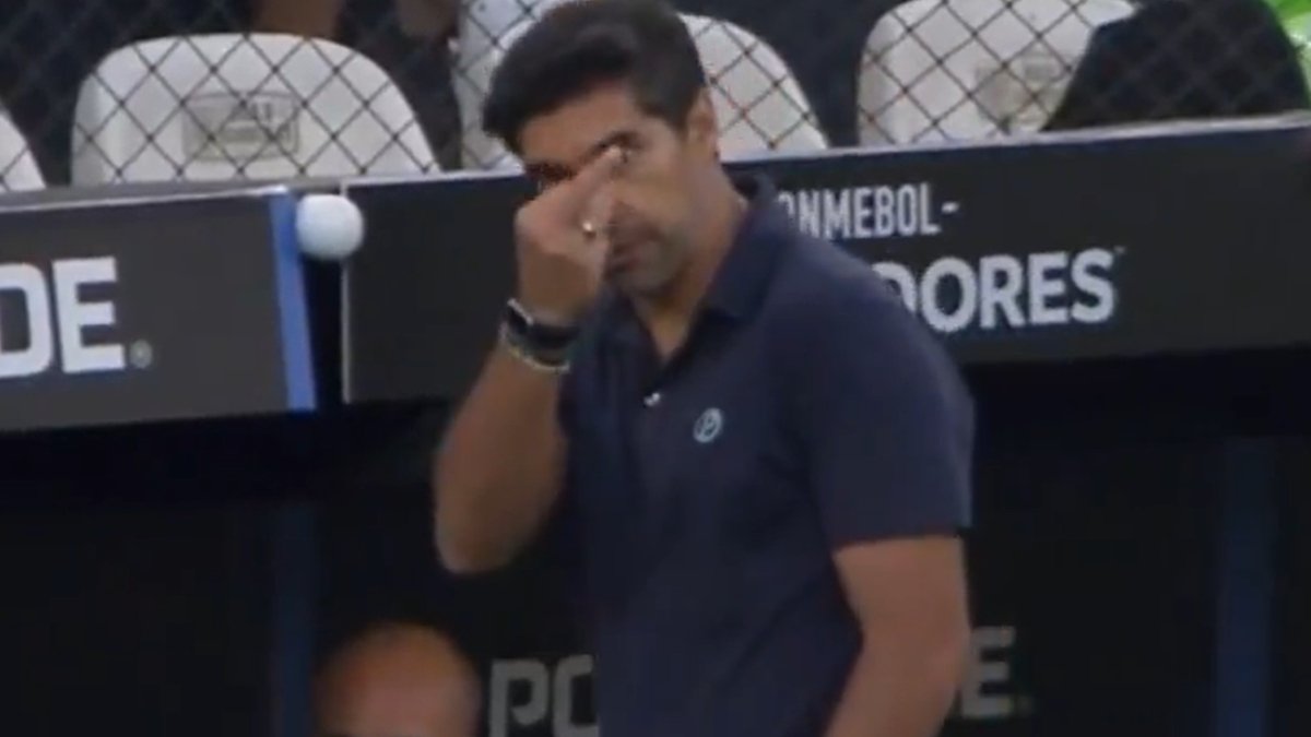 Abel Ferreira faz gesto obsceno em vitória do Palmeiras na Libertadores