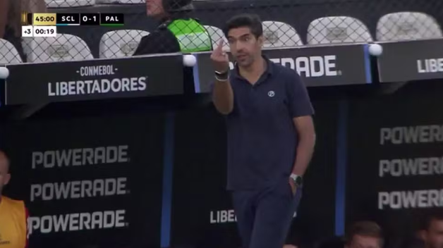 Abel mostrou dedo do meio para jogador do Palmeiras: ‘Cobro muito ele’