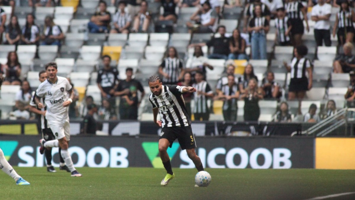 Alexsander aguarda chance no Atlético e revela conversa com ‘Barba’: ‘Vim para jogar’