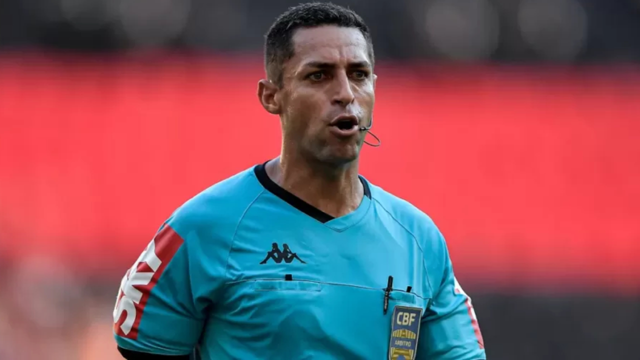 Árbitro que deixou Cruzeiro na bronca protagonizou outras polêmicas contra o clube