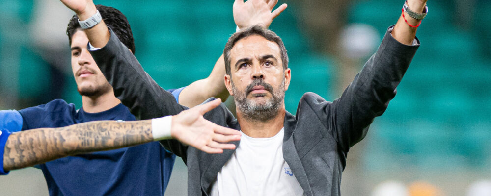 Artur Jorge elogia quatro jovens do Cruzeiro: ‘Muito importantes’