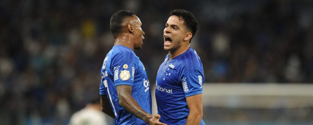 Atacante do Cruzeiro volta a jogar após seis meses em recuperação de lesão