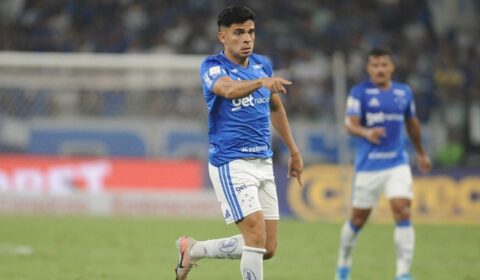 Atacante sente dores e pode ser desfalque do Cruzeiro em ‘decisão’ na Libertadores