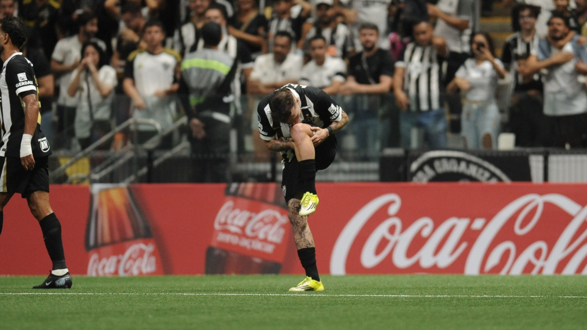 Atlético: Bernard explica comemoração, confirma propostas e é enfático sobre futuro
