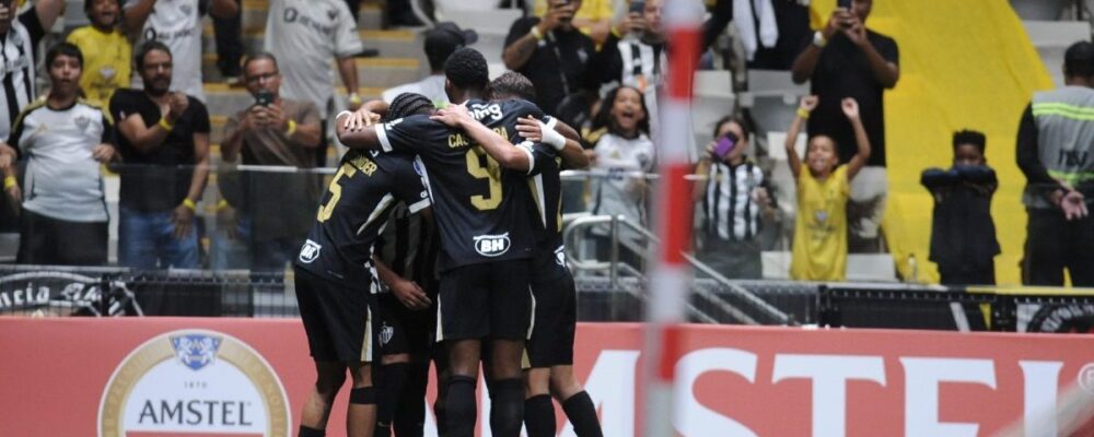 Atlético esbanja volume, vence Cienciano e ganha sobrevida na Sul-Americana