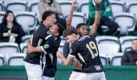 Atlético faz quatro no Coritiba e vai à final da Copa do Brasil Sub-17