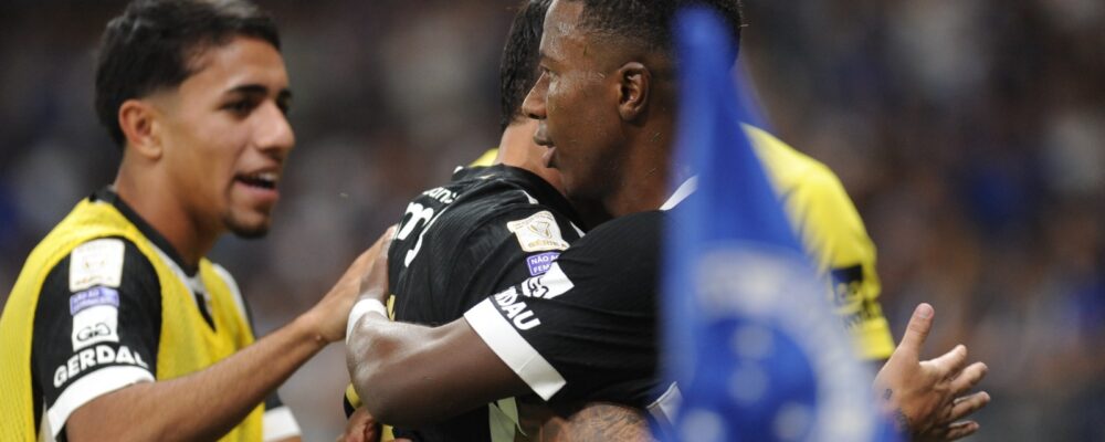 Atlético ressurge, é letal e bate Cruzeiro no Mineirão em jogo com três expulsões